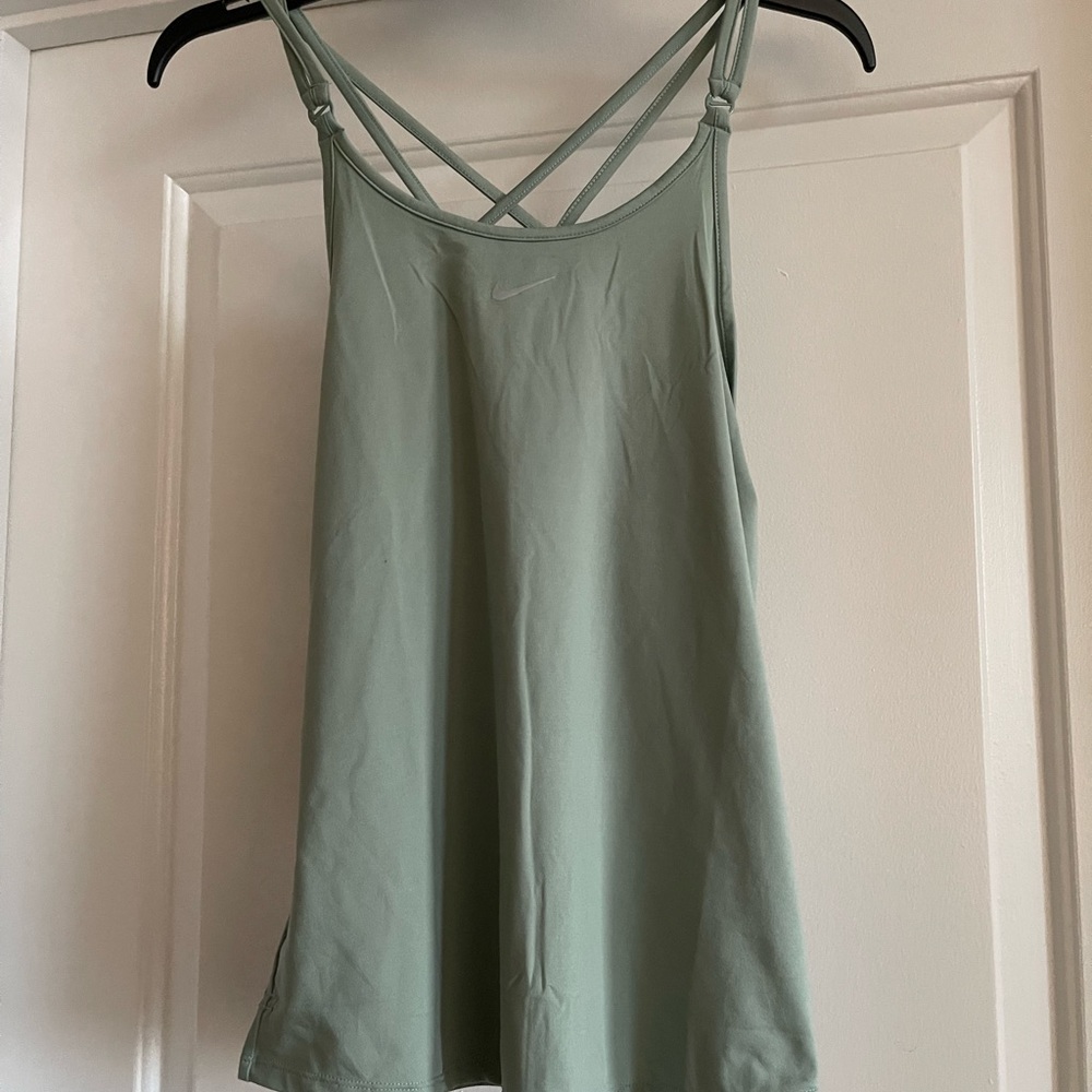 Nike slim fit Sri-fit tank top